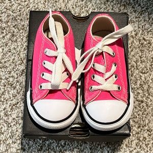 HYPER PINK/WHITE/BLACK CONVERSE
